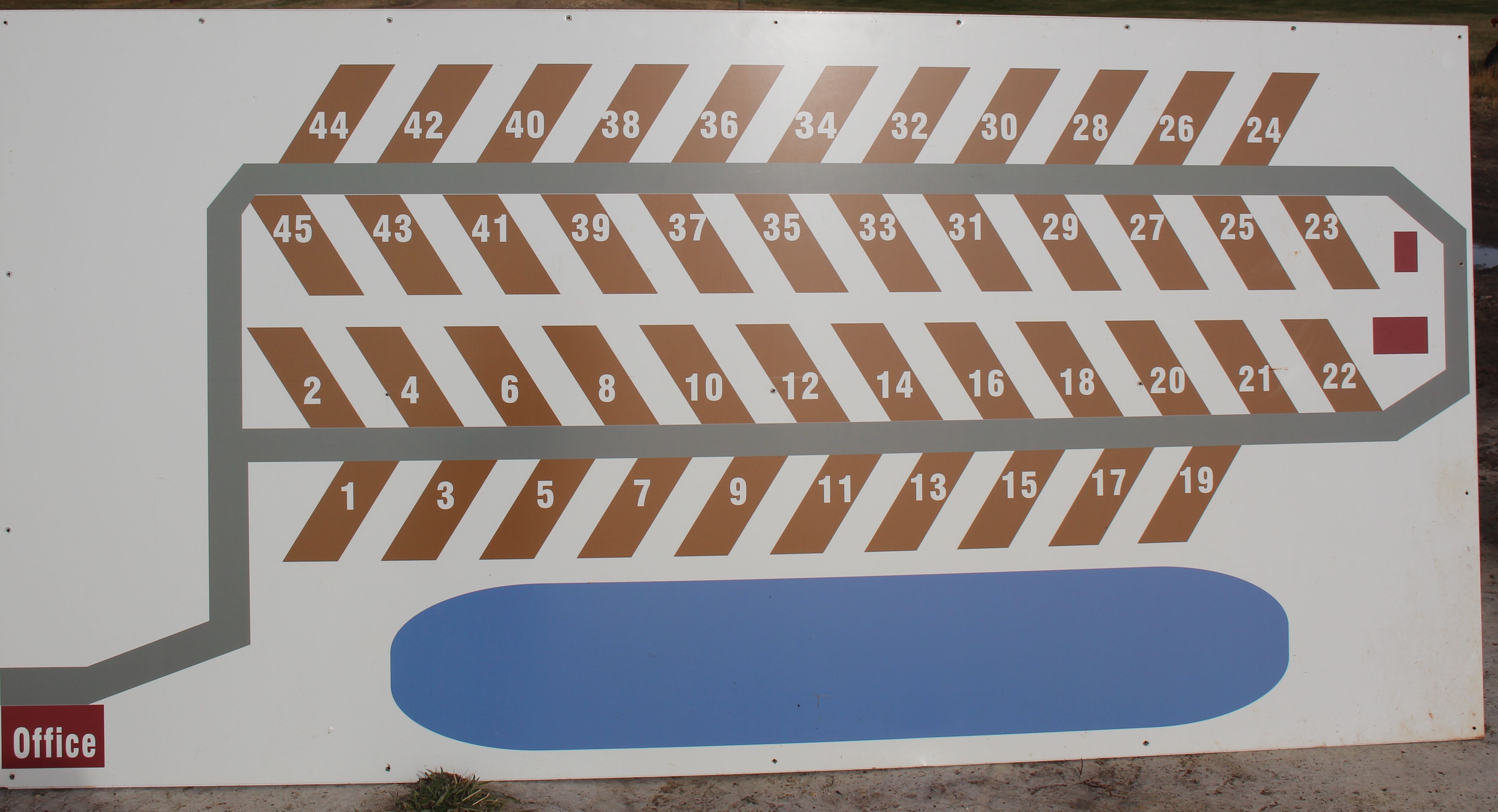 Campground map.  30 AMP site in first three rows; 50 AMP sites in the fourth (top) row.